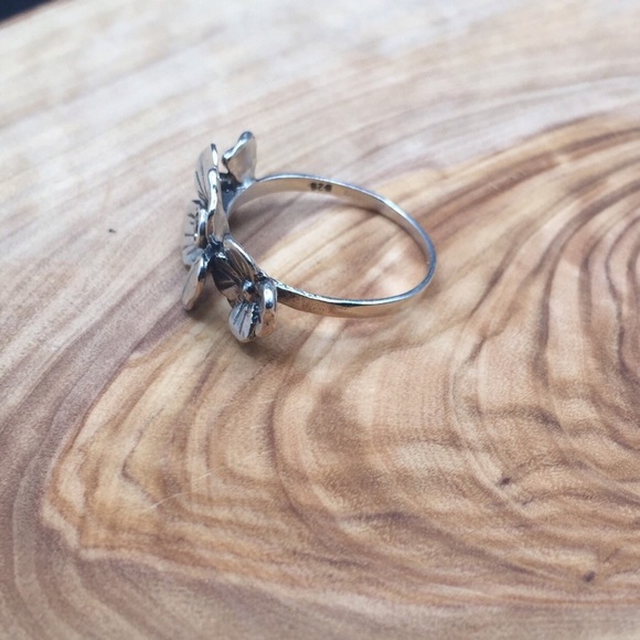 Silver flower ring - Picture 4 of 8